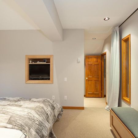 Painted Cliff 11 | Dog Friendly! Ski-In Ski-Out Benchlands Townhome W/ Hot Tub & Fireplace Γουίστλερ Εξωτερικό φωτογραφία