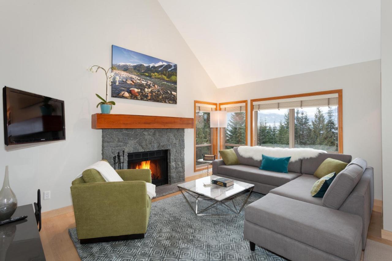 Painted Cliff 11 | Dog Friendly! Ski-In Ski-Out Benchlands Townhome W/ Hot Tub & Fireplace Γουίστλερ Εξωτερικό φωτογραφία
